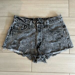 Vintage Levi’s 565 Jean Shorts W33 Made in USA